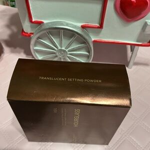 Hourglass Veil Translucent Setting Powder in Brown Box